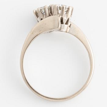 Ring, sibling ring, 18K white gold with two brilliant-cut diamonds.