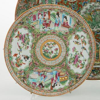 koristelautasia 4 kpl ja tarjoiluvati, Kiina, 1800-luku.