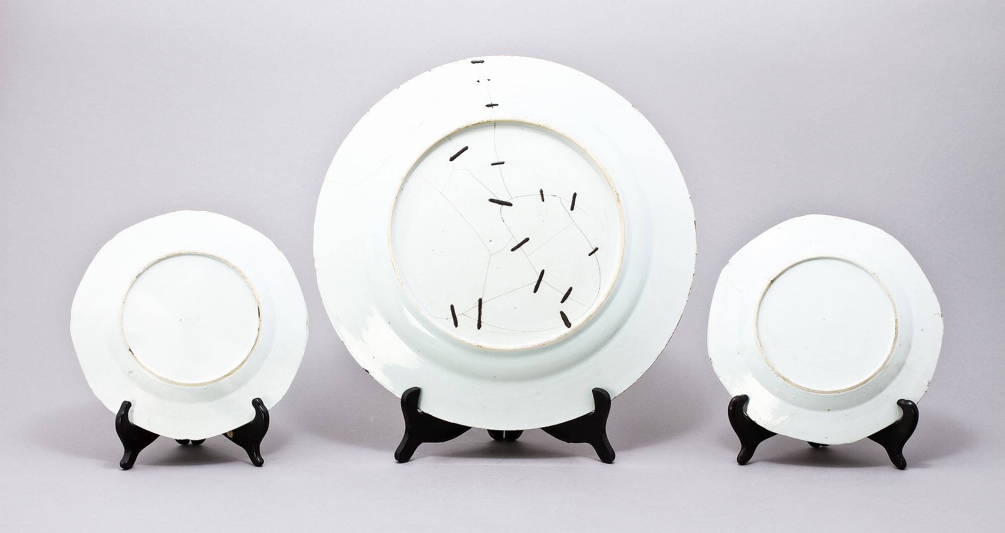 FAT samt TALLRIKAR, 2 st, porslin Kina, 1800/1900-tal.