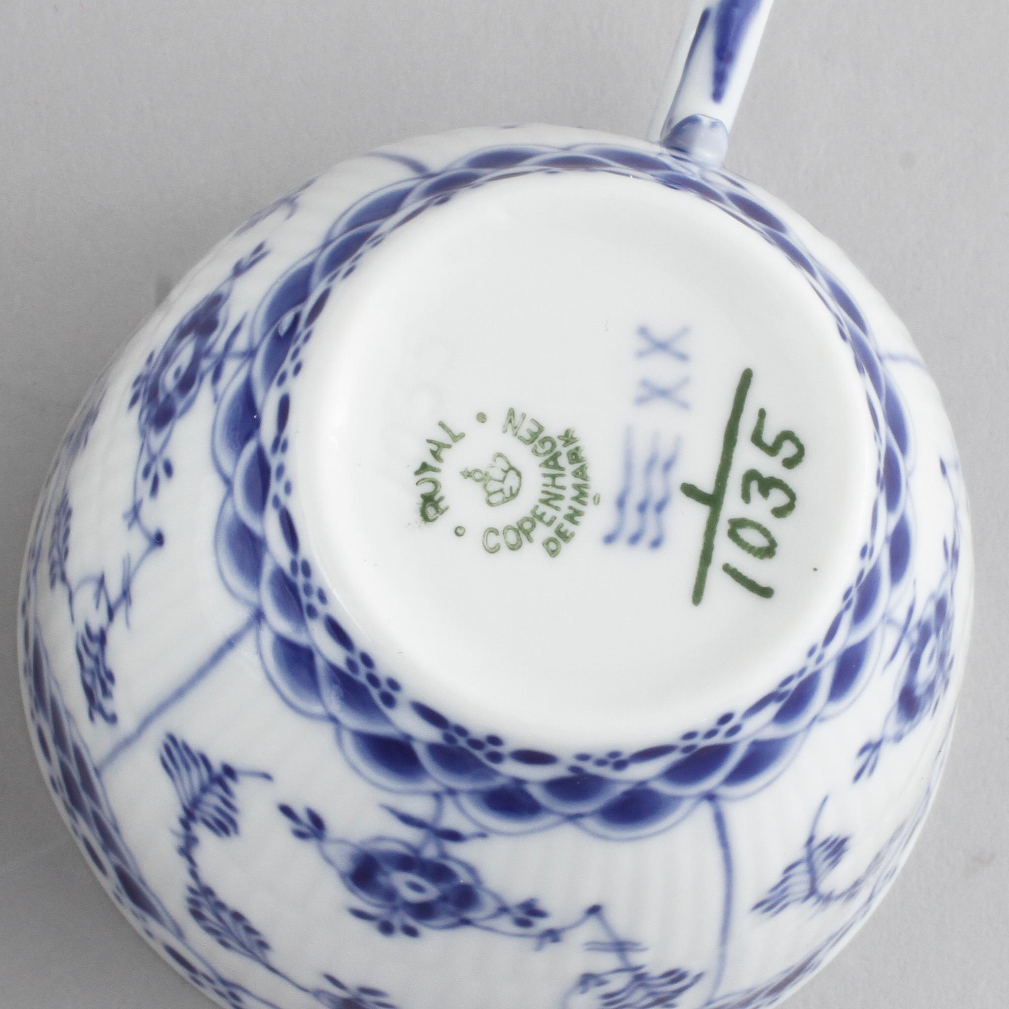 KAFFESERVIS, 18 delar, "Musselmalet", Royal Copenhagen, Danmark, 1900-talets andra hälft.
