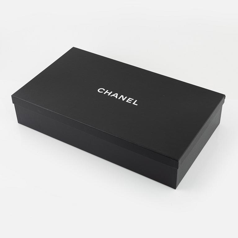 Chanel, a pair of sequin high boots, size 37.