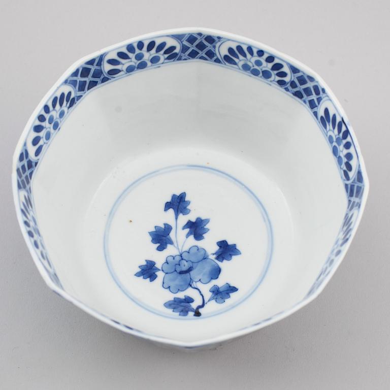 SKÅL, porslin, Japan, Kinesisk Kangxistil, sent 1800-tal.