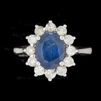 RING, 14k vitguld, safir, gammalslipade diamanter, ca 0.60ct. Vikt ca 4g.