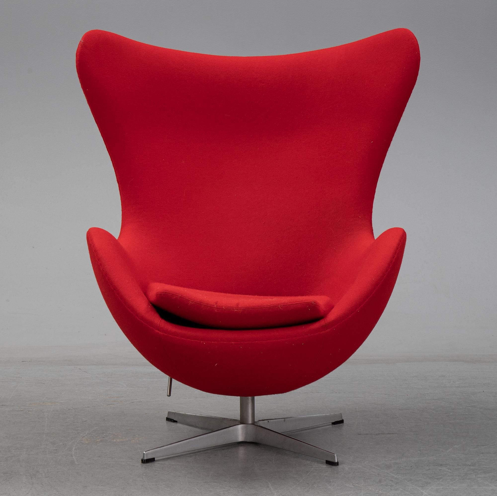 ARNE JACOBSEN, 'Egg' easy chair for Fritz Hansen 2001.