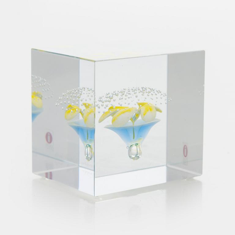 Oiva Toikka, årskub 2000, signerad Oiva Toikka Nuutajärvi 2000, 956/2000.