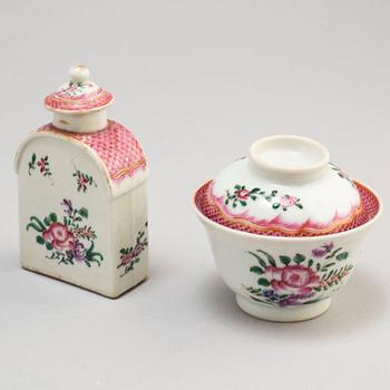 A famille rose export tea service, Qing dynasty, Qianlong (1736-95) (13 pieces).