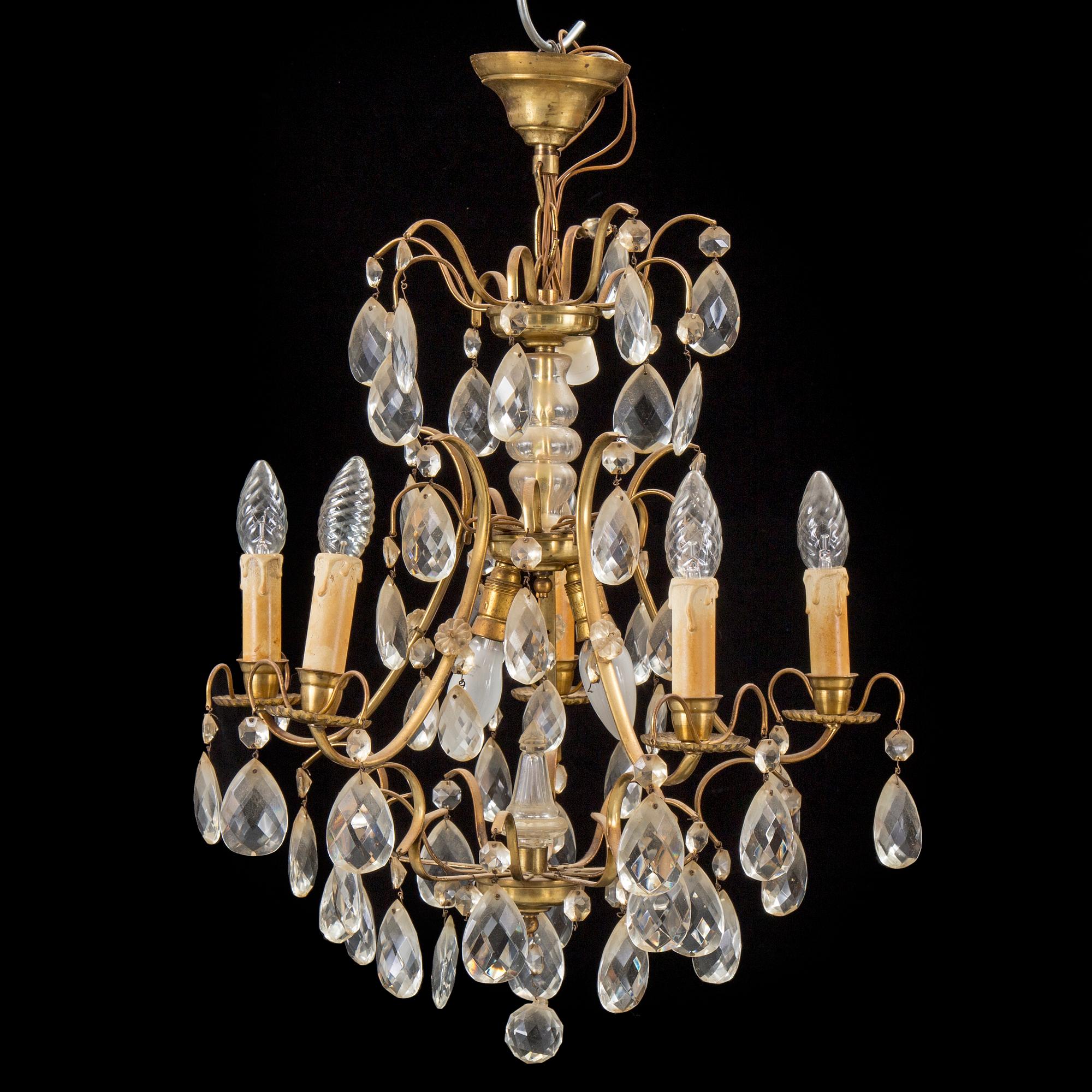 A mid 1900s ceiling light.