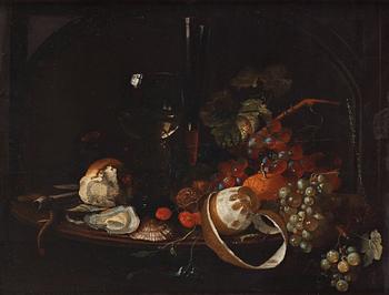 376. Willem Kalf Hans art, Stilleben med ostron, kritpipa, glas, frukter och insekter.