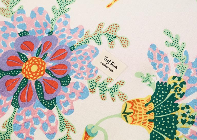 A Josef Frank 'Liljevalchs' sofa, Svenskt Tenn.