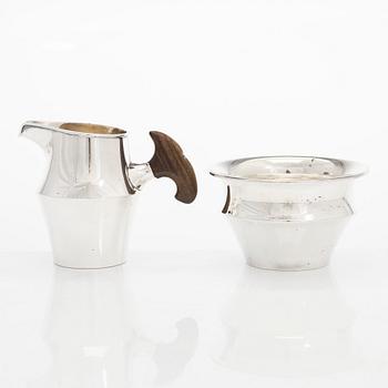 Tapio Wirkkala, gräddsnäcka och sockerskål, silver, teak, TW 176, Kultakeskus, Tavastehus 1965.