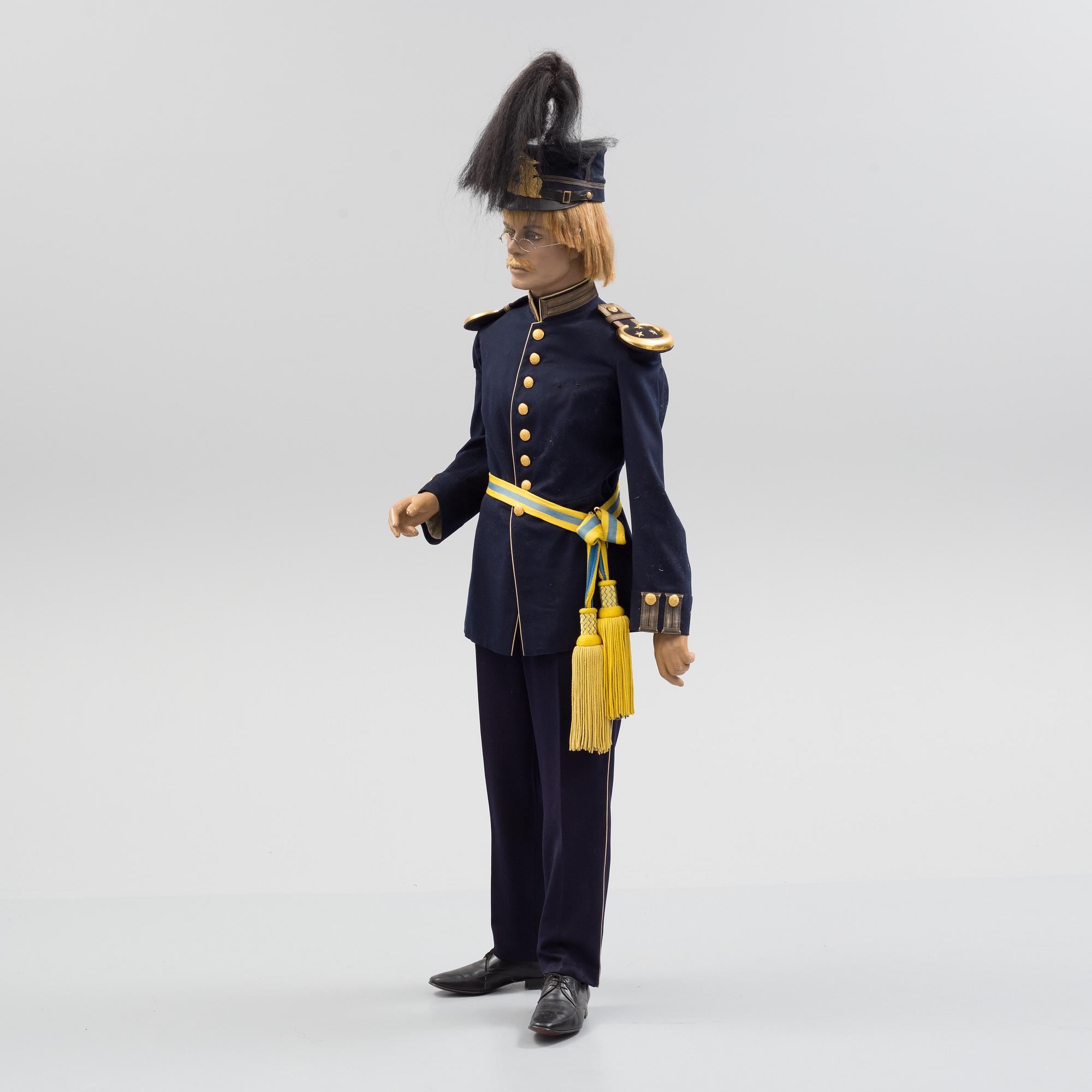 A mannequin with a Swedish military uniform m/1886 for officer of Värmland Regiment.