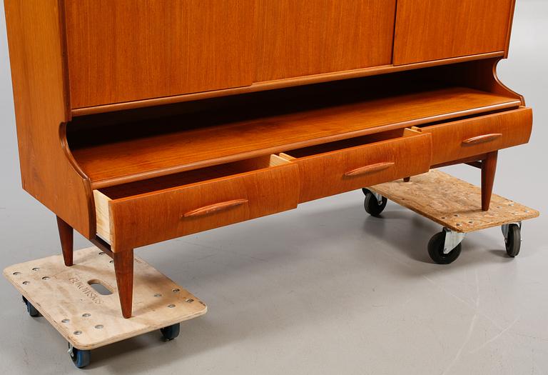 SIDEBOARD, 1900-talets mitt/tredje kvartal.