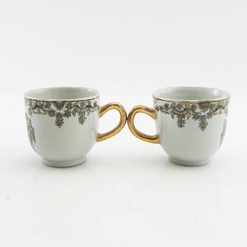 Jug with lid and cups 2 pcs China Yongzheng (1723-35) porcelain.