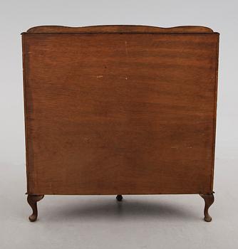 VITRINSKÅP, England, 1900-talets första hälft.