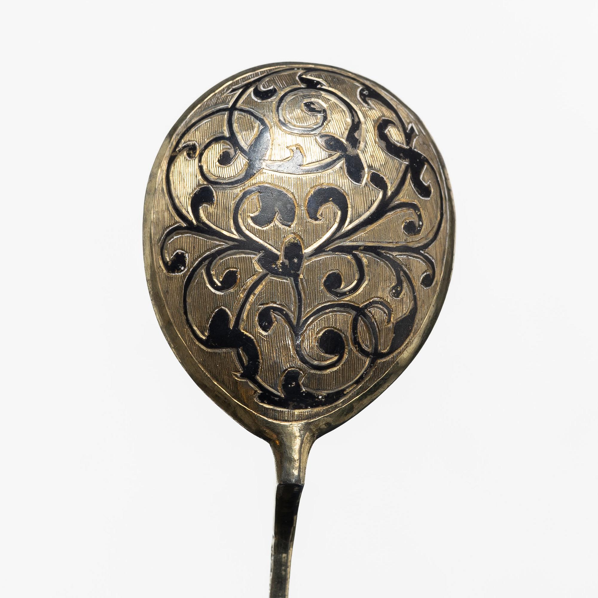 Fjodor Ivanov, teskedar, 6 st, förgyllt silver med niellodekor, kontrollstämpel Viktor Sawinkow, Moskva, Ryssland 1865.