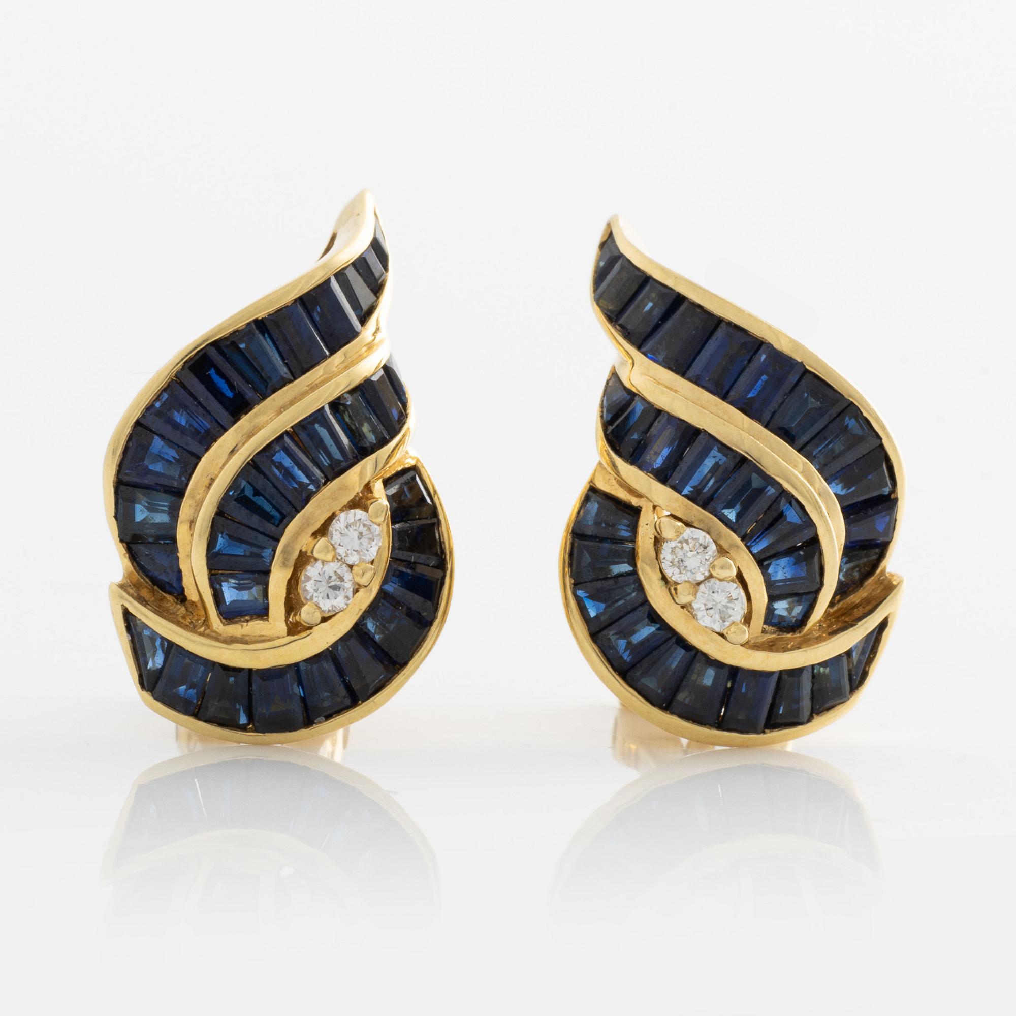 Örhängen, guld med briljantslipade diamanter och safirer.