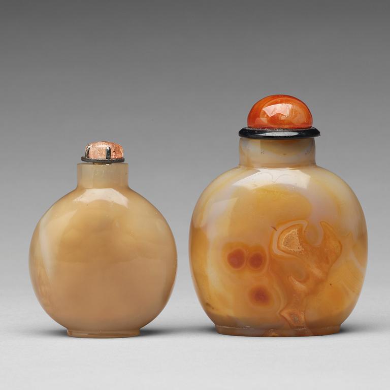 Two Chinese agathe snuff bottles.