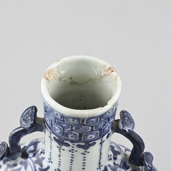 PILGRIMSKRUS, ett par, porslin, Kina, 1800-tal.