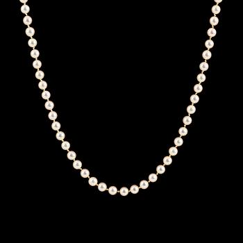 Cultured pearl necklace, clasp silver.