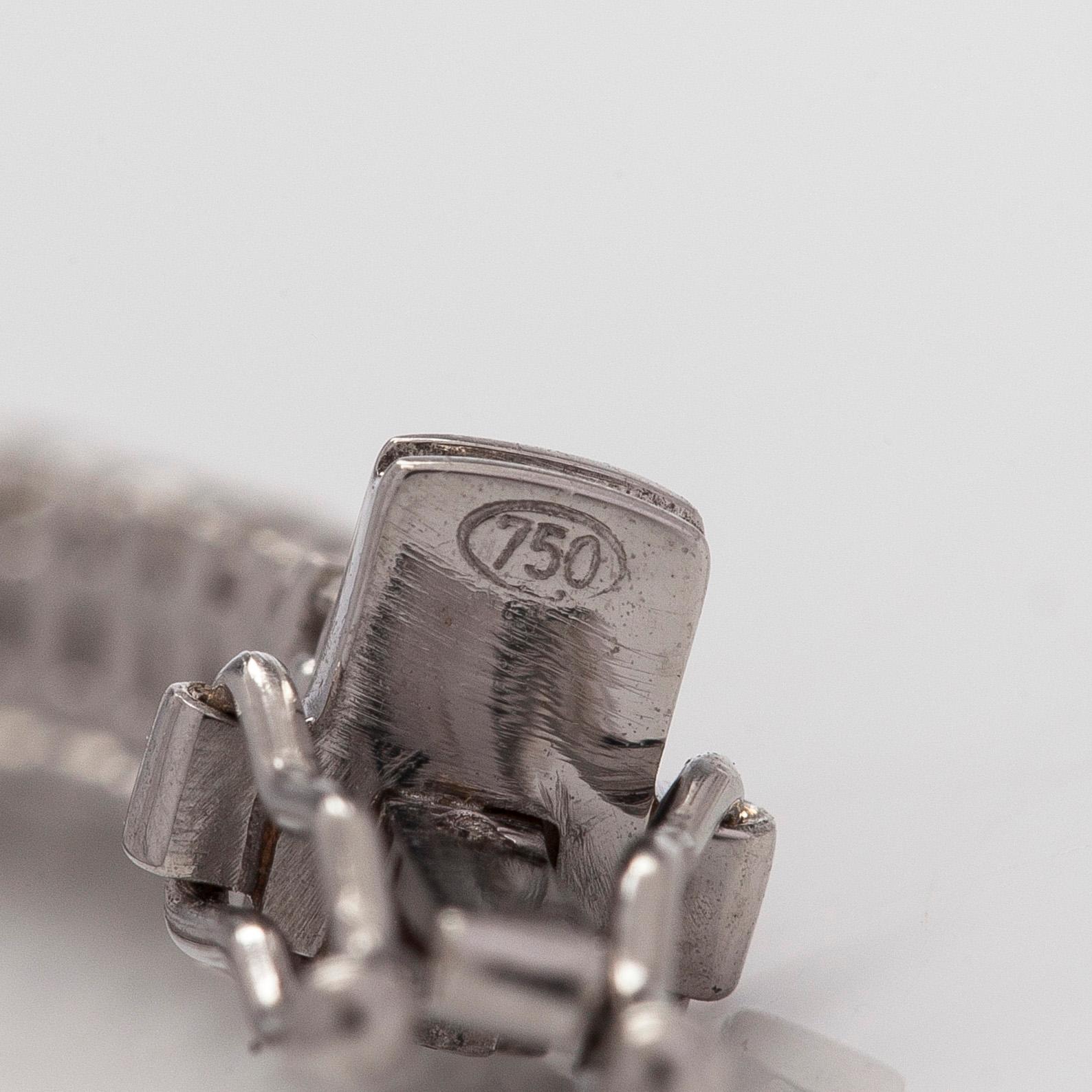 Tennisarmband, 18K vitguld, med briljantslipade diamanter.