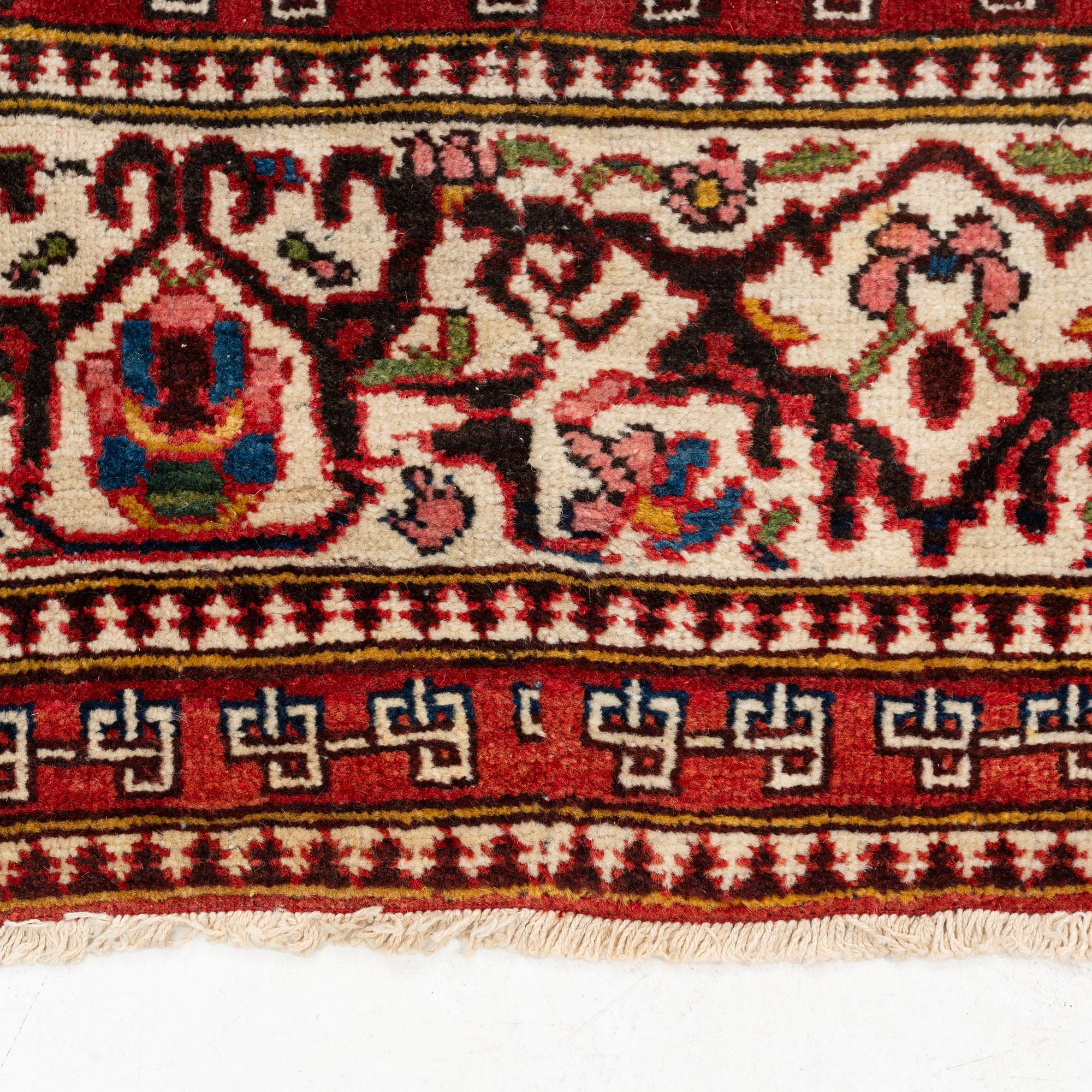 A semi-antique Mobarakeh-Esfahan rug, ca 206 x 144 cm.