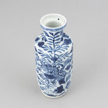 A blue and white roleau vase, late Qing dynasty.