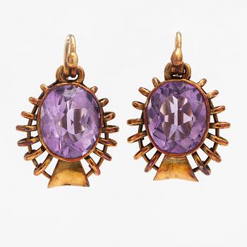 A pair of 18K gold earrings with amethyst. Pirkan kulta, Tampere 1950.