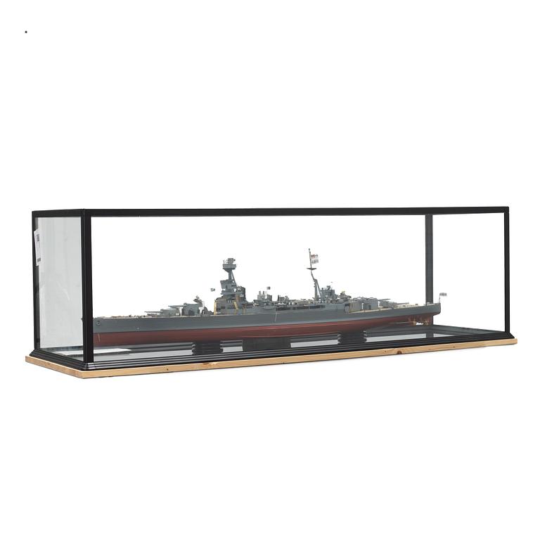 A plastic scale model of battlecrusier HMS Hood, 1:200.