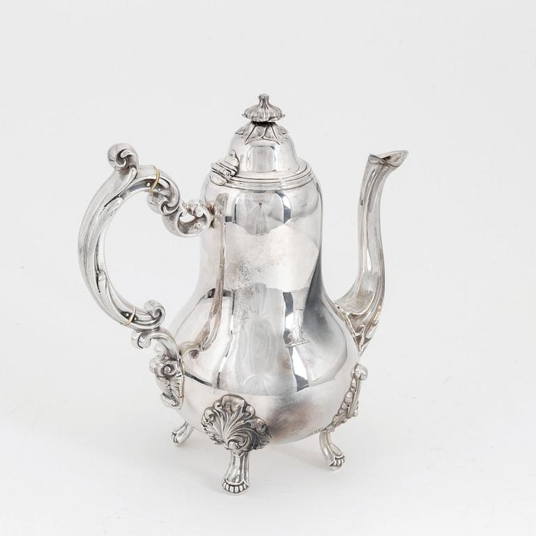 A French silver coffee pot, early 20th Century.