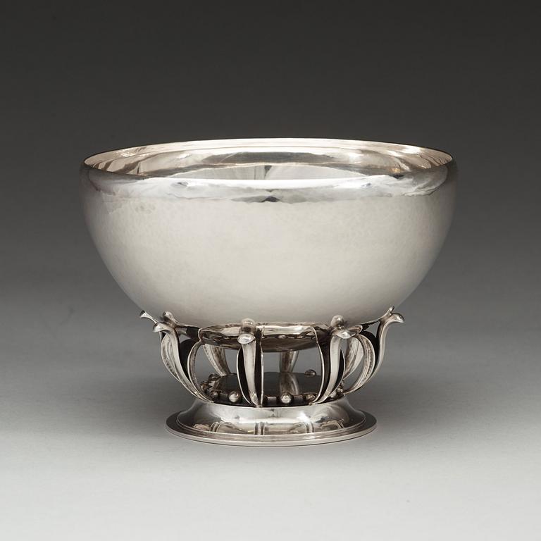 GUSTAV PEDERSEN, skål, Firma Georg Jensen, Köpenhamn 1925-32, sterling. design nr 584A.