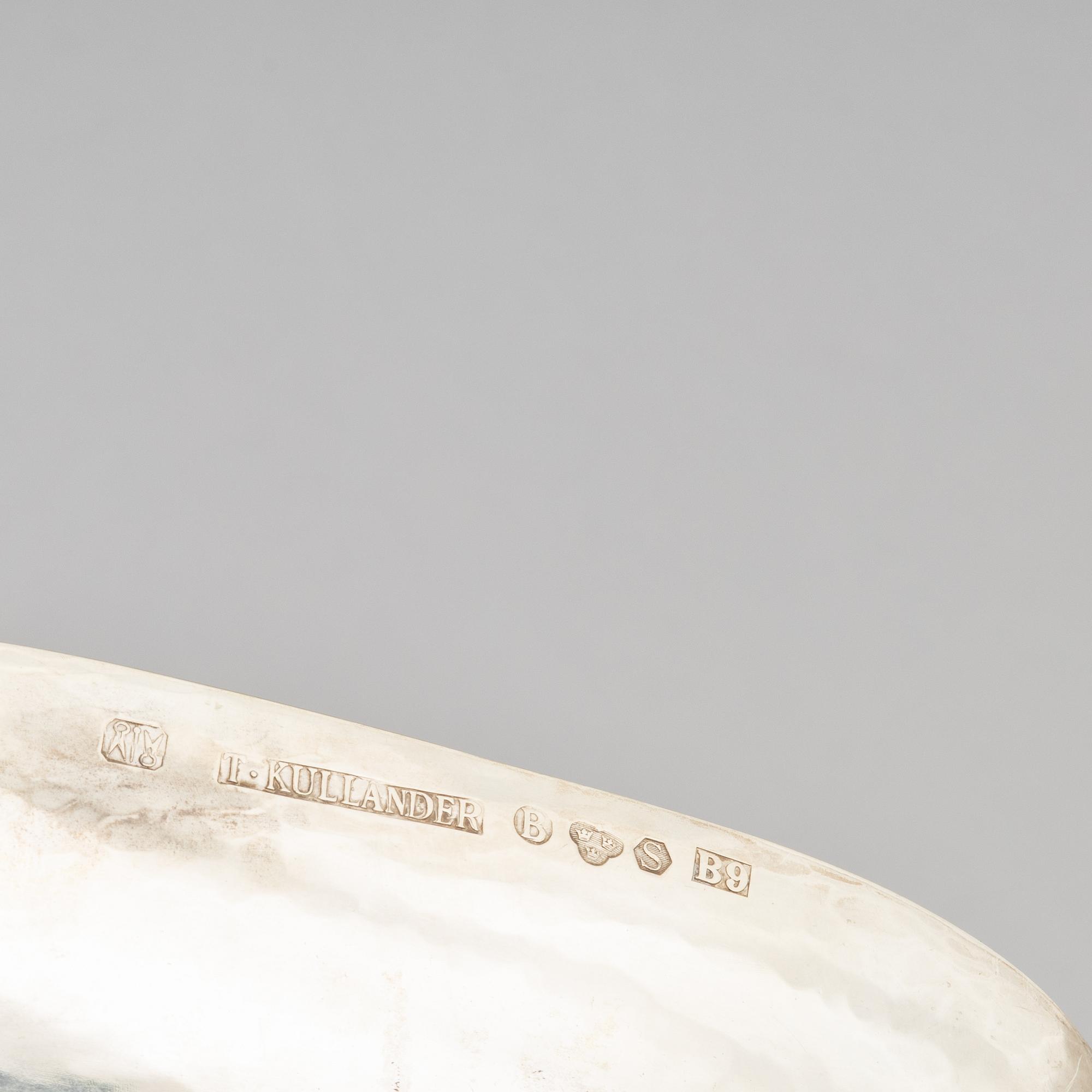 A Swedish silver beaker and a dish, marks of Tore Kullander, Borås 1952.