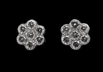 540. KORVAKORUT, briljanttihiottuja timantteja n. 2.10 ct. Paino 3,7 g.