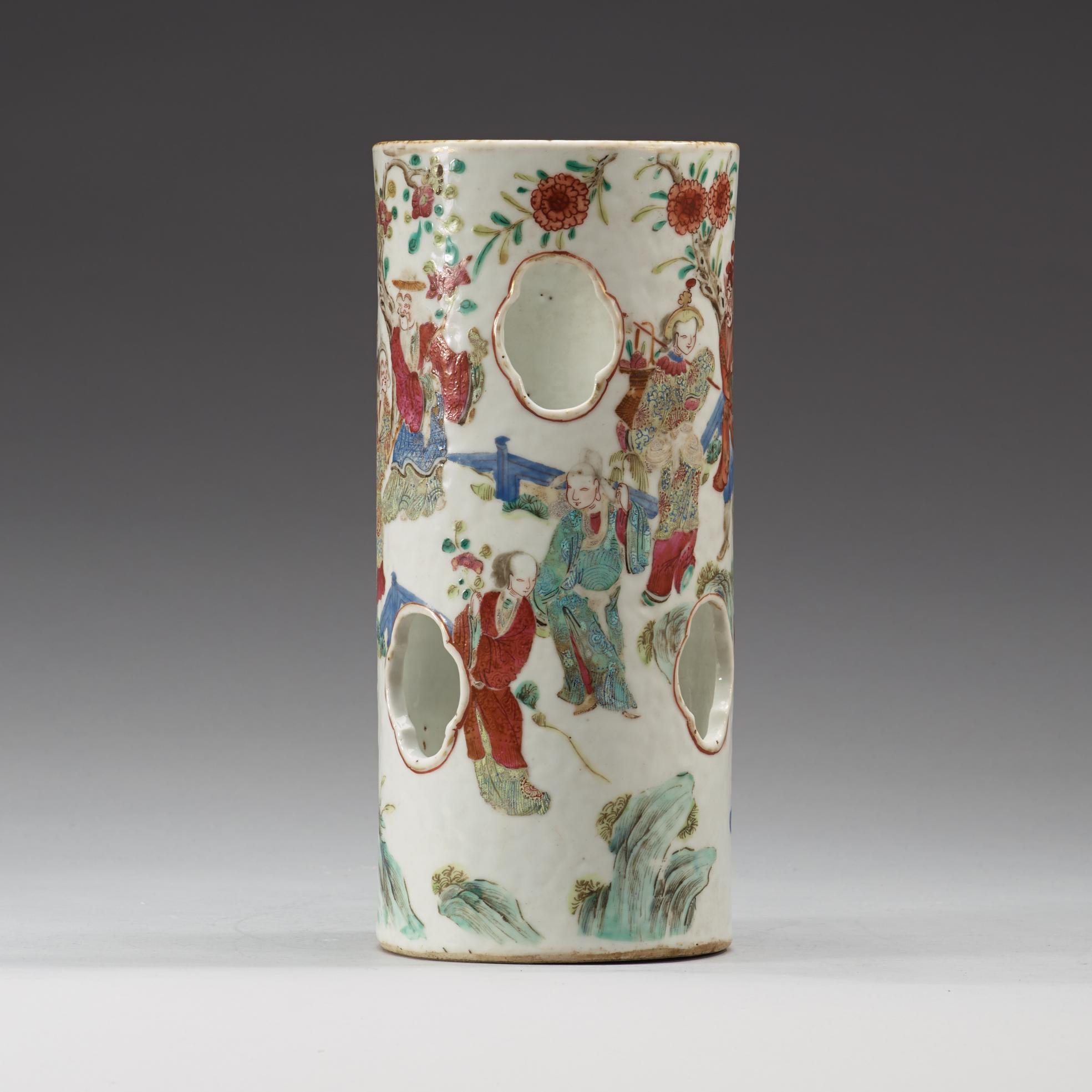 PERUKVAS, porslin. Sen Qing dynasti.