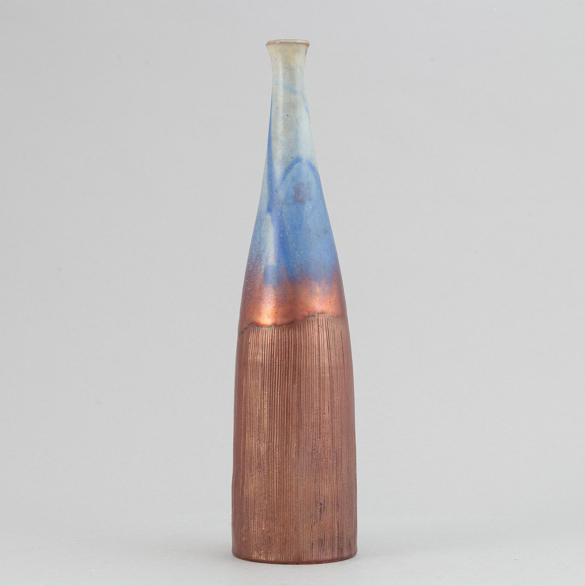 Sven Hofverberg, a set of three stoneware bowls and a vase, mid 20th Century.