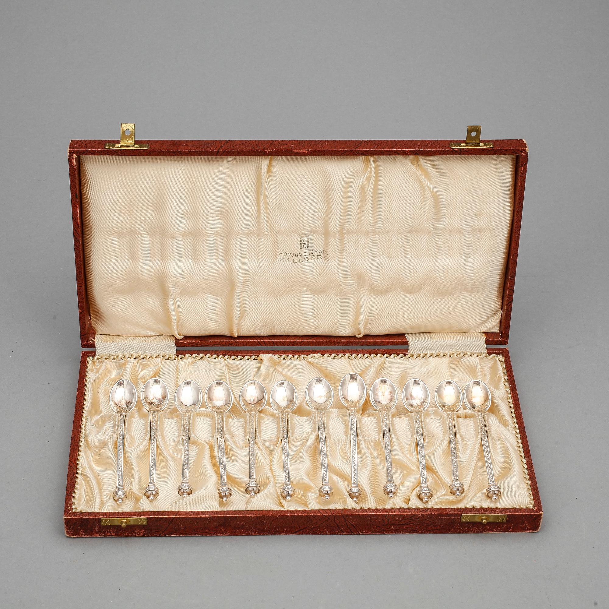 PARTI SILVER, 16 delar, bland annat Gewe Silvervarufabriken, Malmö, 1900-talets första hälft. Vikt ca 320 gram.