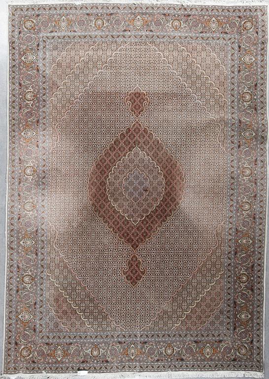 MATTA, Täbris, silkesinslag, ca 350x251 cm.