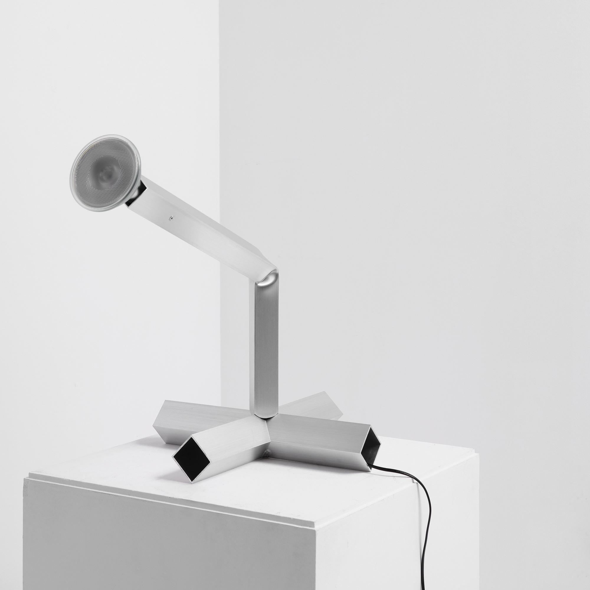 David Taylor, bordslampa, unik, "Aluminium Table Lamp (Light)", Studio Mellösaverken, Sverige, 2025.