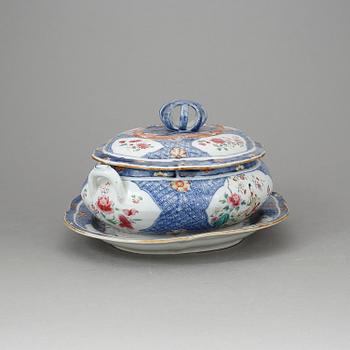 A blue and white and famille rose tureen with cover and stand, Qing dynasty, Qianlong (1736-95).