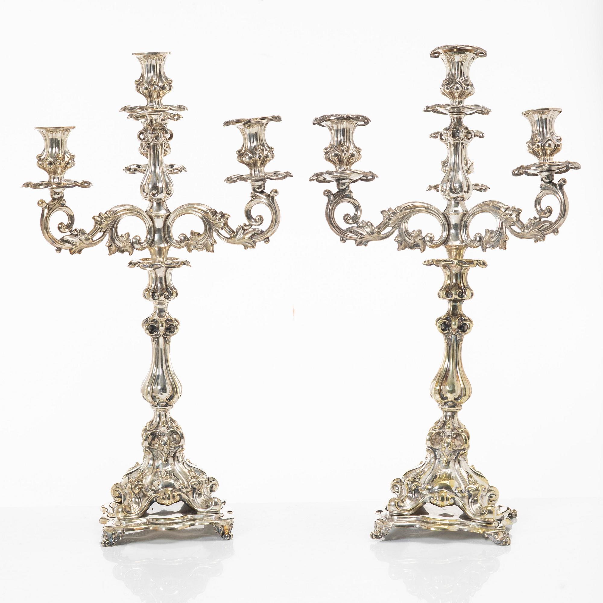 Kandelabrar, ett par, Rokokostil, nysilver, 1900-tal.