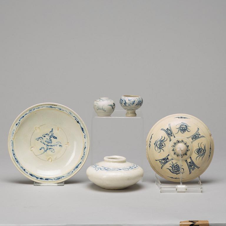 PARTI, fem delar, porslin. Sydostasien, Thailand, Sawankhalok, 1600/1700-tal.