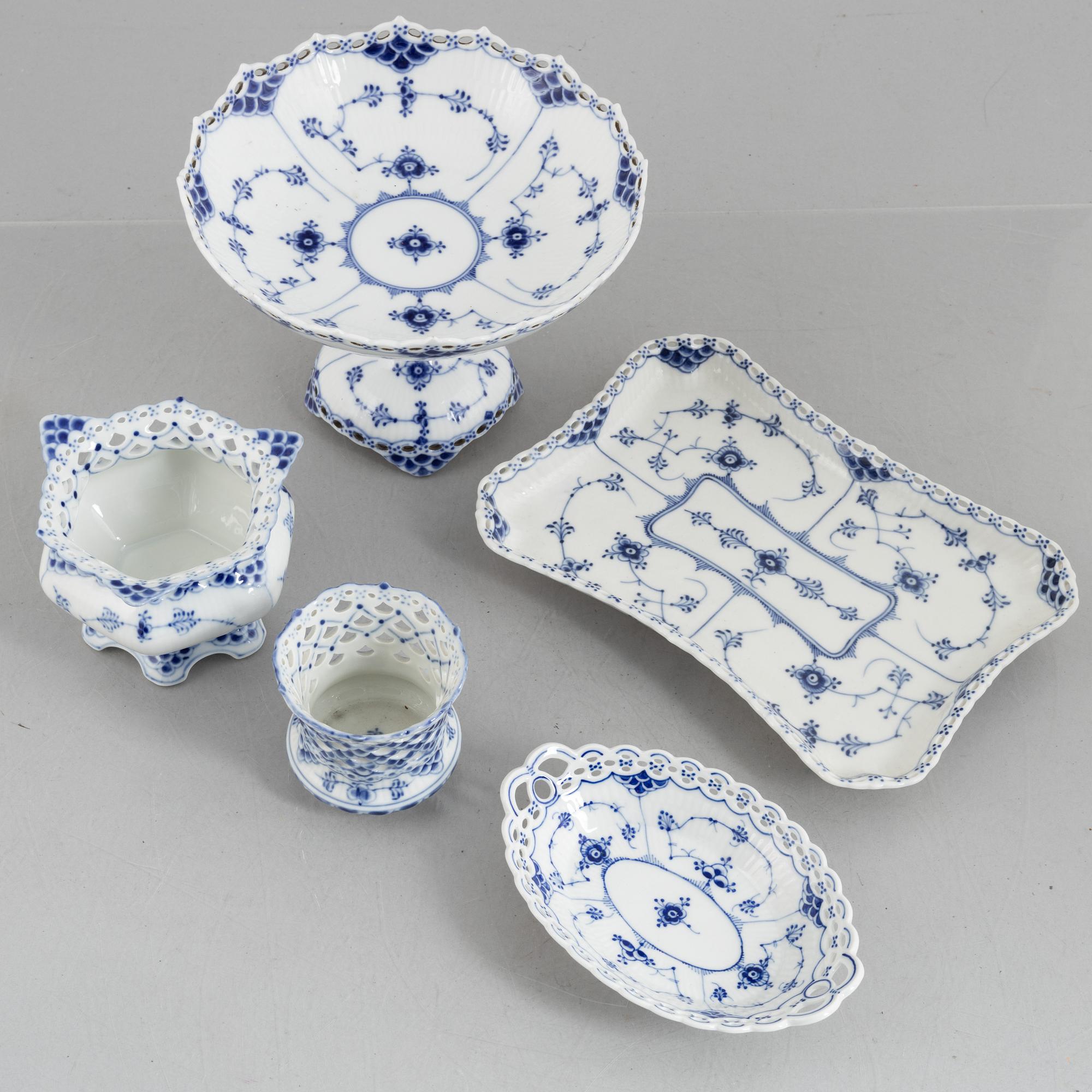 Royal Copenhagen, 21 pieces of "Blue Fluted" porcelain, Denmark, 20th century.
