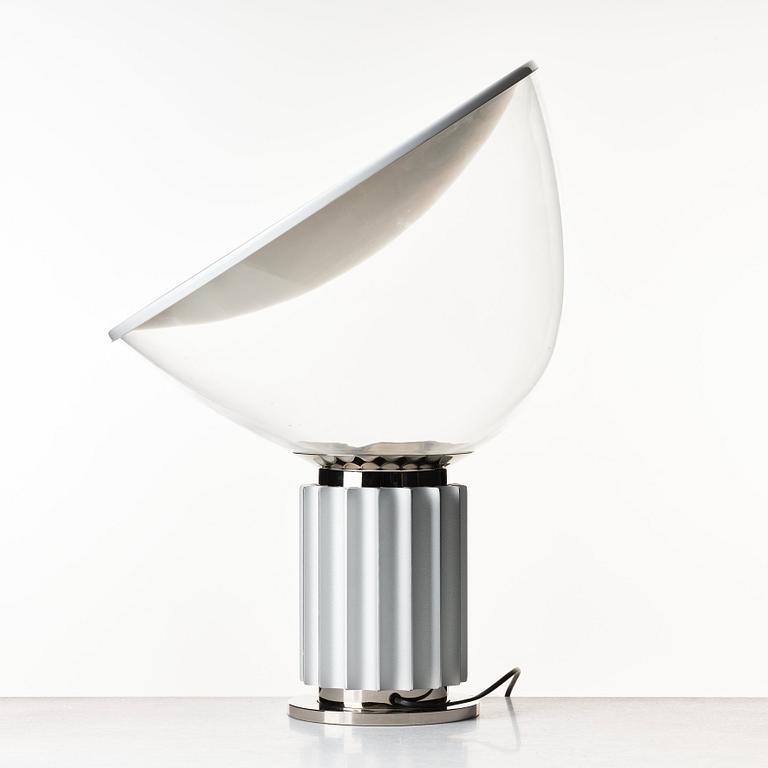 Achille Castiglioni, & Pier Giacomo Castiglioni, bordslampor 1 par, "Taccia", Flos, Italien efter 1962.