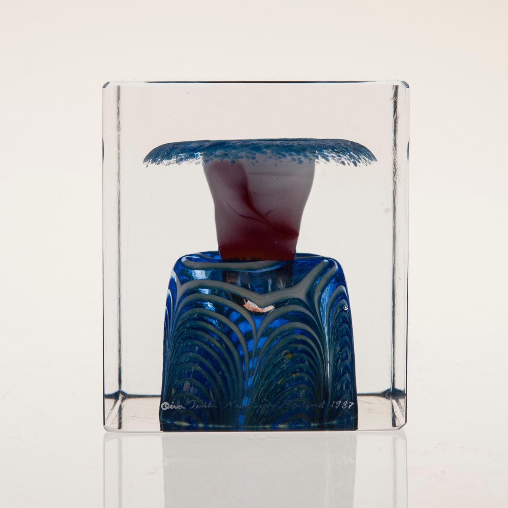 ÅRSKUB, glas, signerad Oiva Toikka, Nuutajärvi 1987.