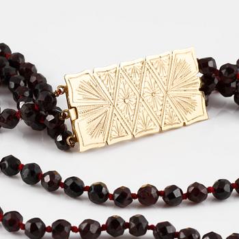 COLLIER, 18K guld med fasettslipade granater, Piacenza, Italien.