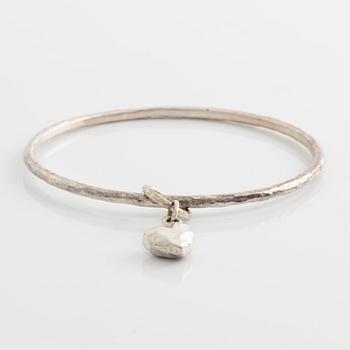 Sandberg, bangle, silver, with heart charm.