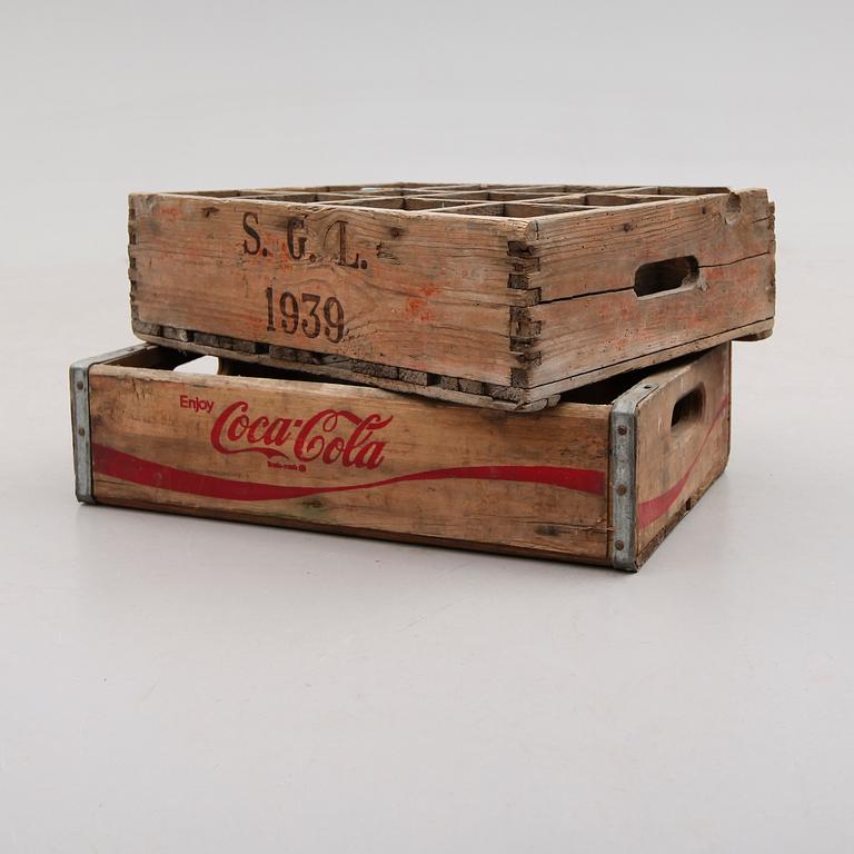 DRICKABACKAR, 2 st, trä, 1900-tal.