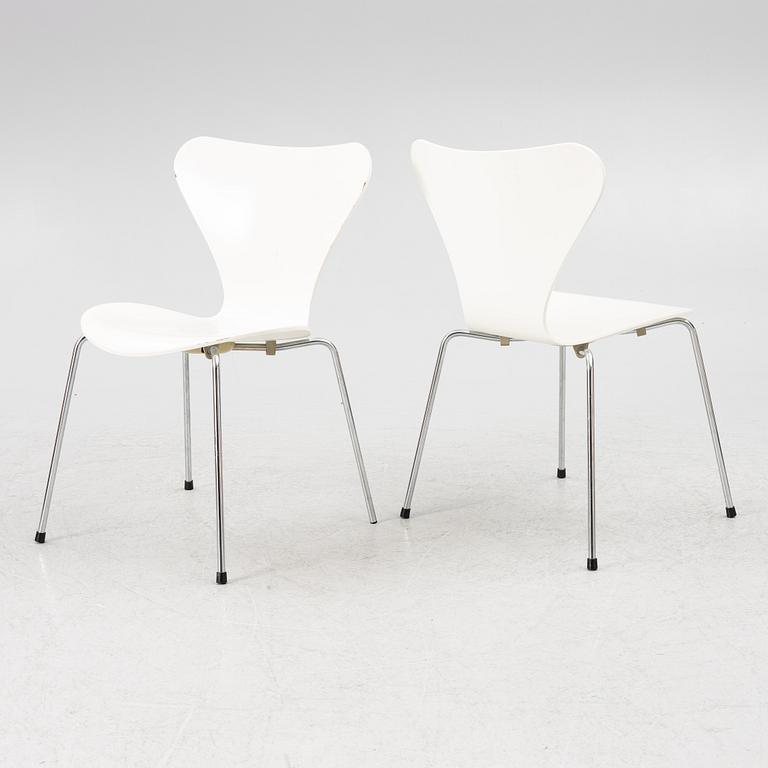 Arne Jacobsen, stolar, 5 st, "Sjuan", Fritz Hansen, Danmark, 1988.