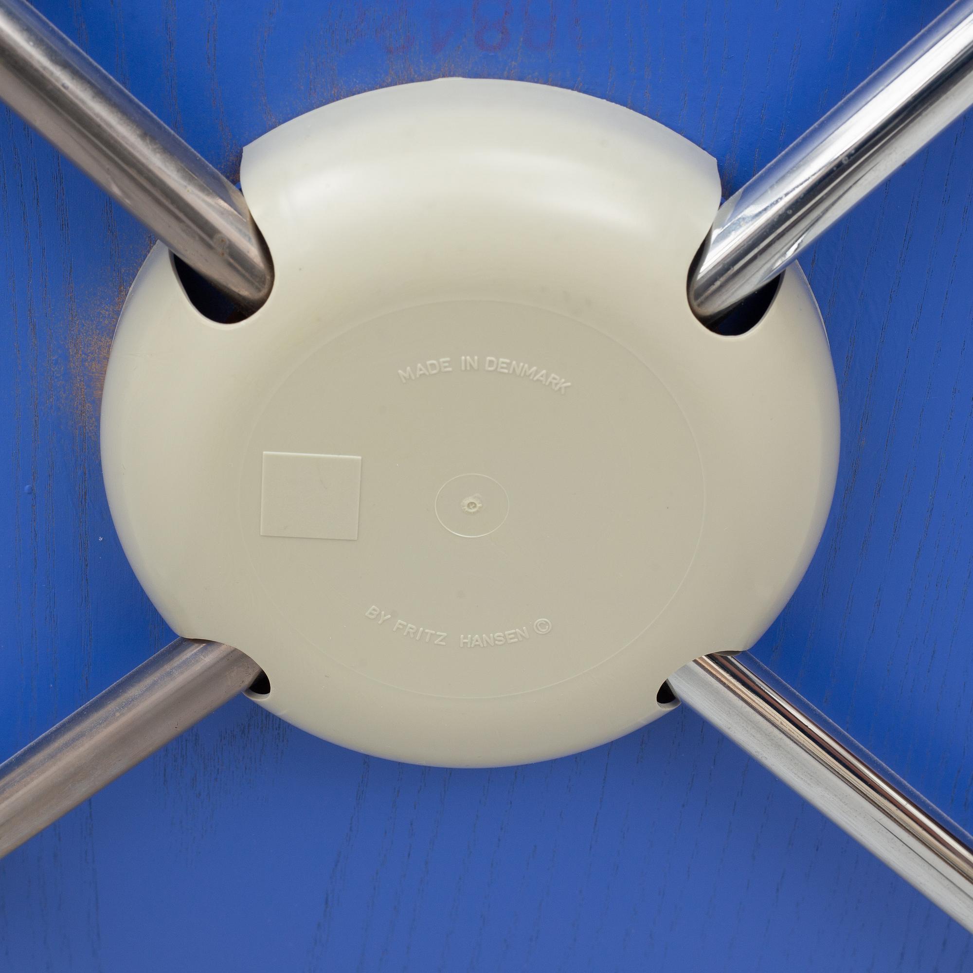 Arne Jacobsen, chairs, a pair, "The Seven", Fritz Hansen, Denmark, 1998.