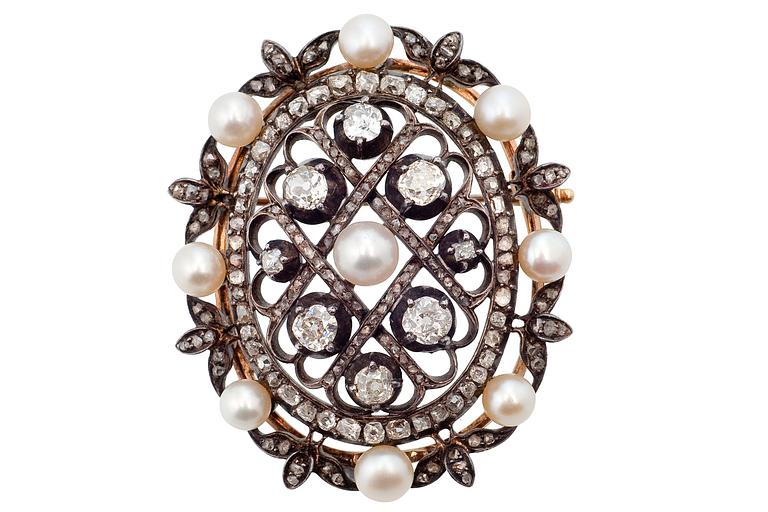 A BROOCH DIAMONDS AND PEARLS.