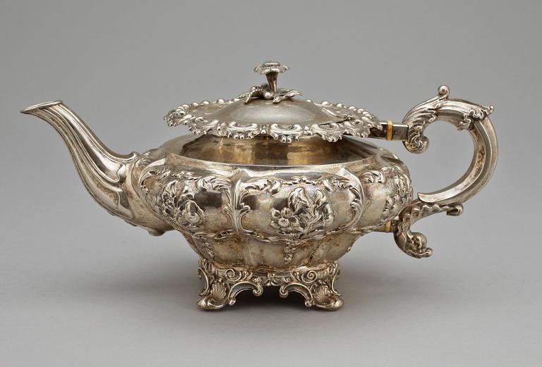 TÉKANNA, silver, Fredrik&Wilhelm Zethelius Stockholm 1842. Vikt ca 925 gram.